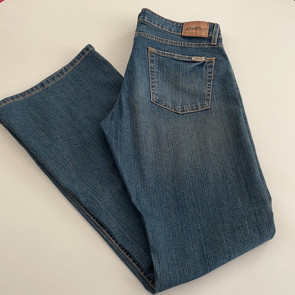 Levi’s Strauss Stretch Low Rise Flare - Junior 11 - Picture 3 of 12